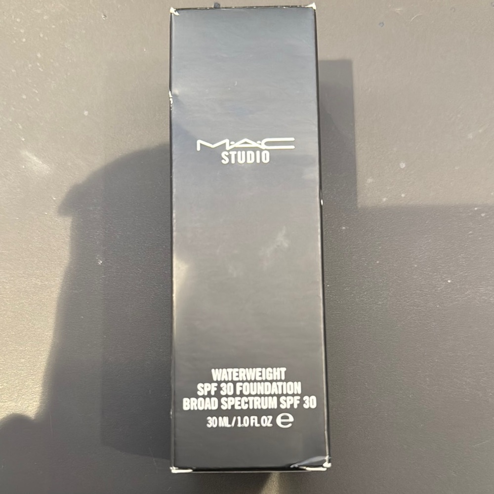 MAC Studio Waterweight SPF 30 Foundation